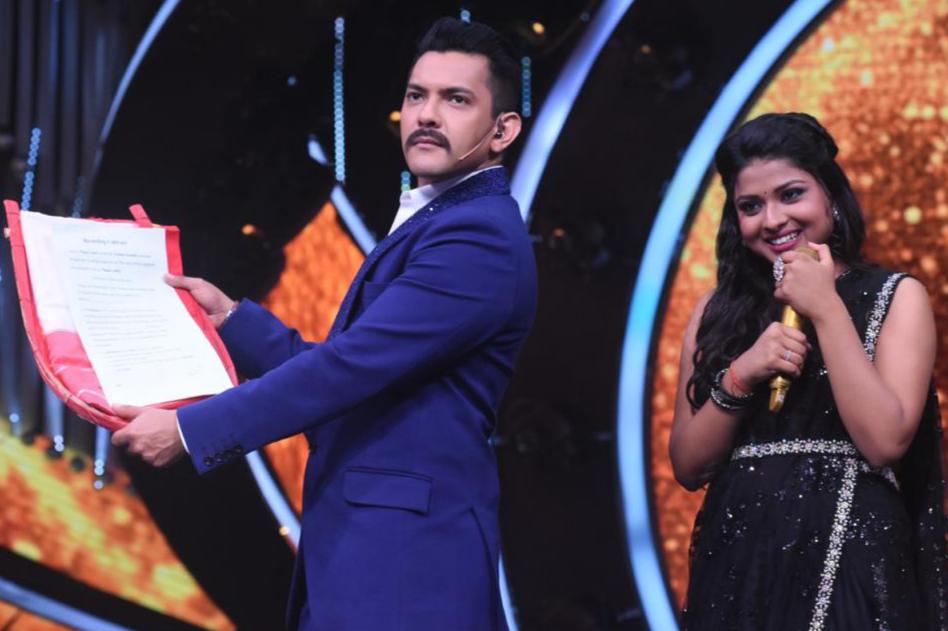 Bappi Da Presents a Contract To Arunita Kanjilal