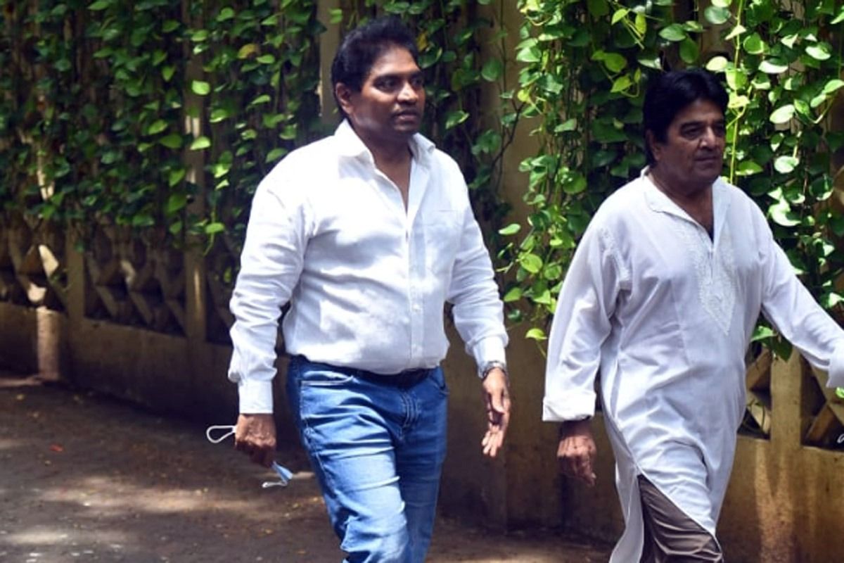 Dilip Kumar Funeral LIVE: Shah Rukh Khan Pays His Last Respects, Bollywood Celebs Line up at Sahab's Residence