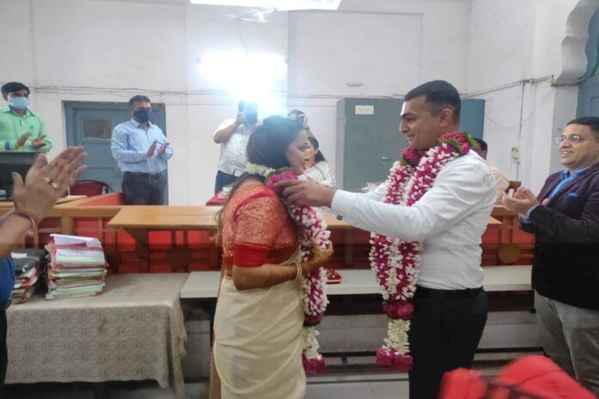 No Band, Baaja & Baarat: Dhar City Magistrate & Army Major Set Example, Get Married in Just Rs 500