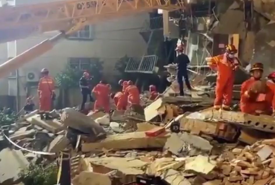 Hotel Collapses in Eastern China, 8 Dead, Several Missing; Rescue Operations Underway