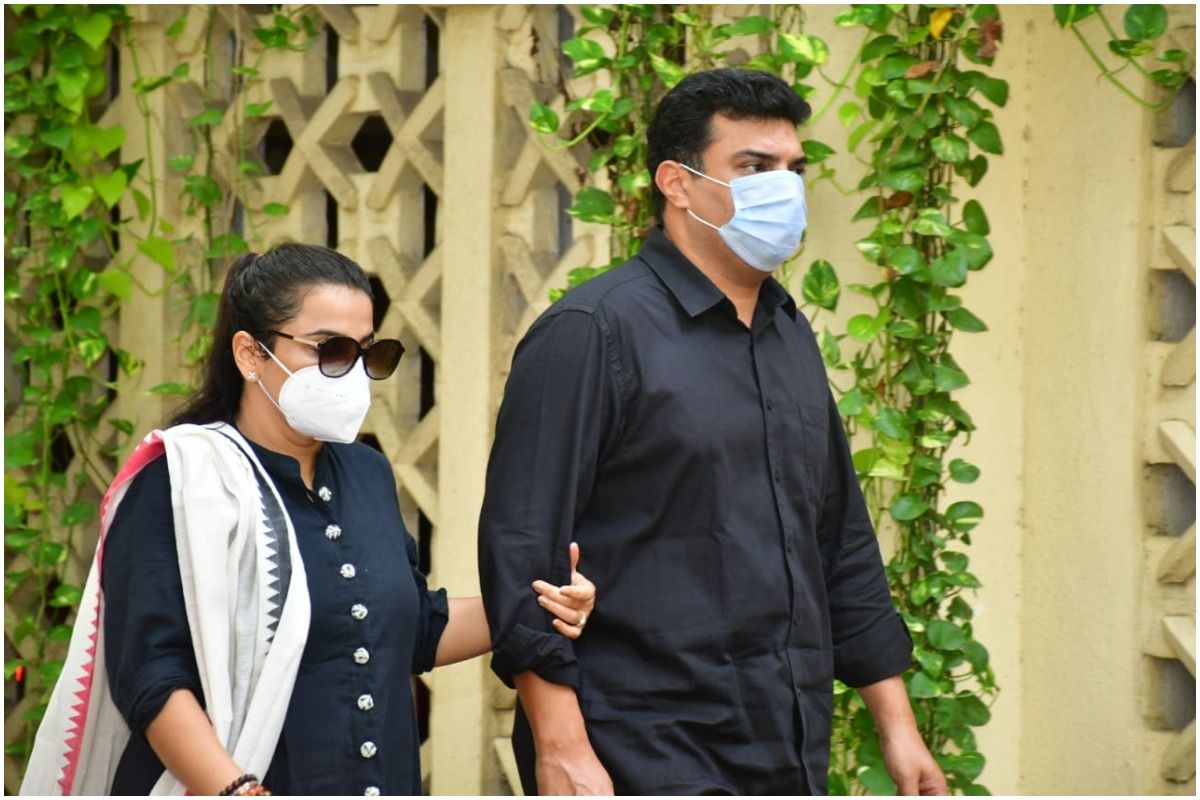 Dilip Kumar Funeral LIVE: Saira Banu Mourns Husband's Death, Bollywood Pays Tribute