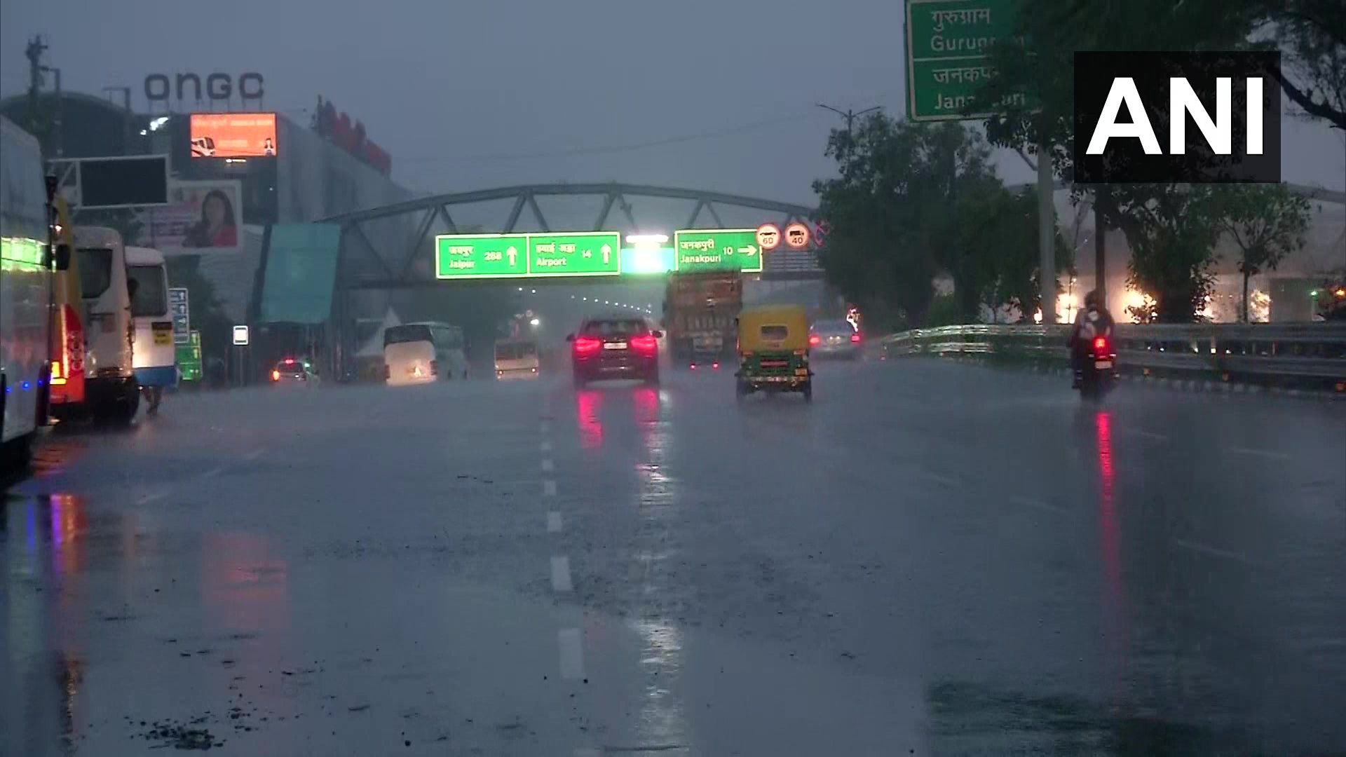 Delhi Rains Live Heavy Showers In Delhi Noida Gurugram Today Several Areas Waterlogged 5399