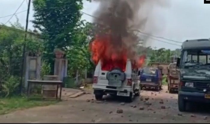 Police Van Set on Fire in Asansol After Man Dies in Custody, 2 Officers Suspended