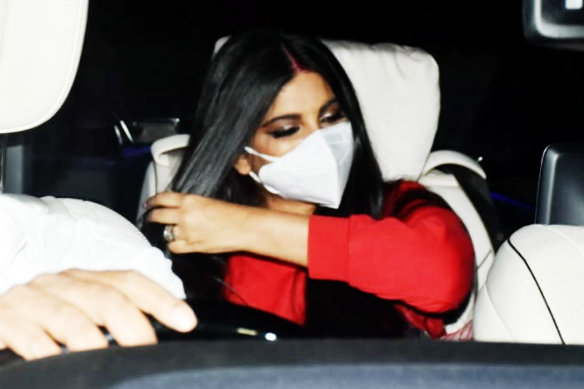 Rhea Kapoor-Karan Boolani's First Pics After Wedding: Bride And Groom Stun in Red, Don't Miss Sindoor!