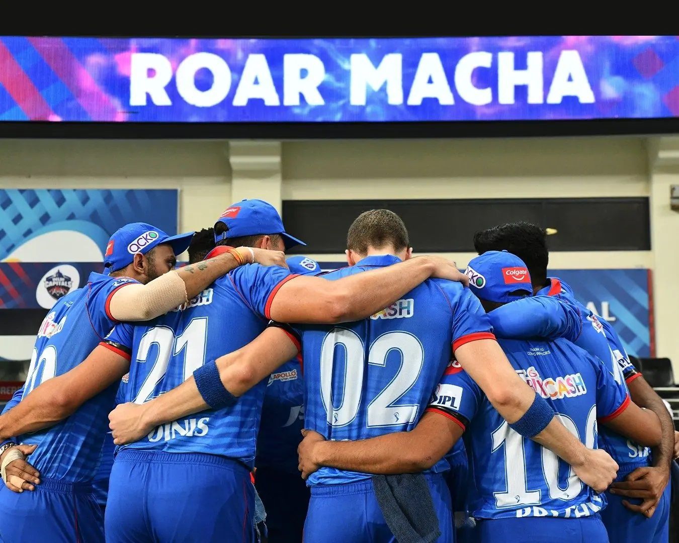 IPL 2021: Delhi Capitals दुबई के लिए रवाना, PPE किट में नजर आए खिलाड़ी