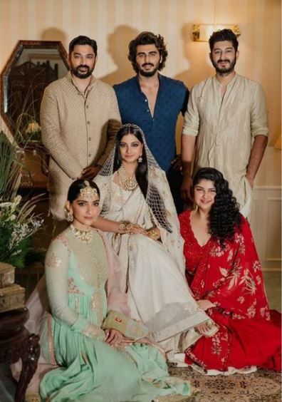 Sonam Kapoor, Arjun Kapoor poses with Rhea Kapoor and Karan Boolani 
