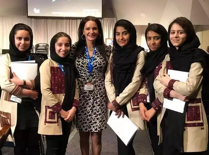 US Woman Hailed as Superhero After She Rescues 10 Members of Afghanistan All-Girls Robotics Team - Image