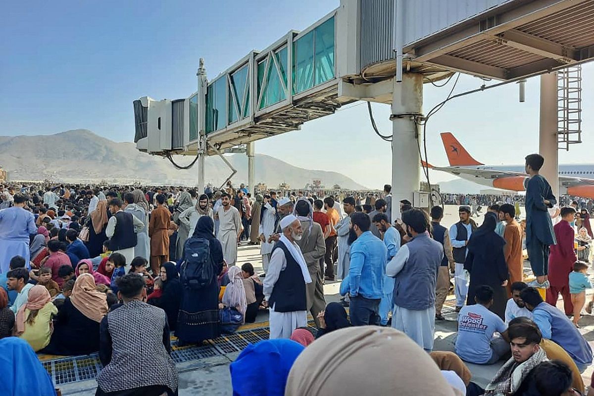 Afghanistan Crisis Update Live: काबुल एयरपोर्ट पर बेकाबू हुई भीड़, फायरिंग में 5 की मौत, हजारों भारतीय फंसे