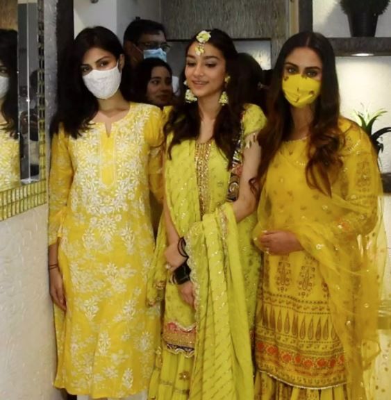 Rhea Chakraborty, Krystle D’Souza at Director Rumi Jaffery’s daughter Alfia Jaffery’s mehendi ceremony
