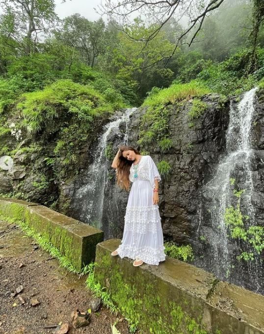 6 Fabulous Woman Hill Station Outfits To Try - The Kosha Journal