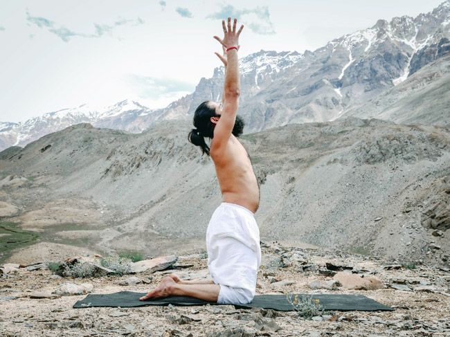 5 Yoga Asanas to Reduce Neck Hump, Improve Posture And Hunchback Problems