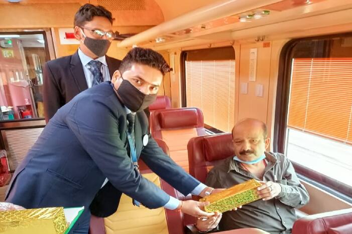 Good News From IRCTC: Now You Can Celebrate Birthdays on Moving Train, Just Book Tickets With Tejas Express
