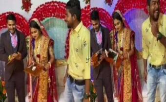 Viral Video: Groom's Friends Give Hilarious Gift to Newly-Wed Couple Viral Video: Groom's Friends Give Hilarious Gift to Newly-Wed Couple