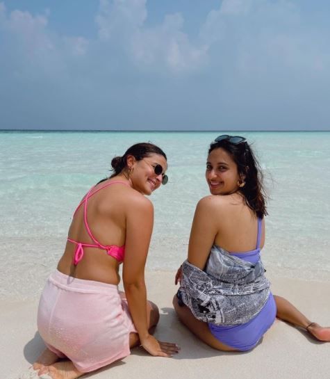 Alia Bhatt Wishes Her BFF Akansha With Hot Throwback Picture