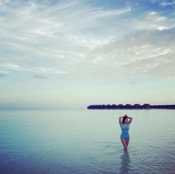 Sunny Lionexnxx - Sunny Leone Takes a Dip Into The Blue In Hot Deep Neckline Bikini As She  Vacays In Maldives See Bold Pics
