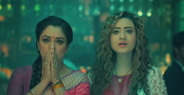 Anupama and Kavya react to Anuj and Vanraj's crazy dance 