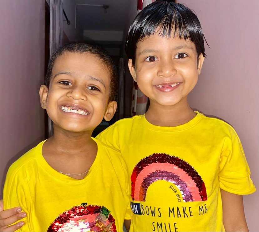 Six-year-old Rawza(R) and her Five-year-old brother Aryan(L) pose for a picture. (India.com photo)