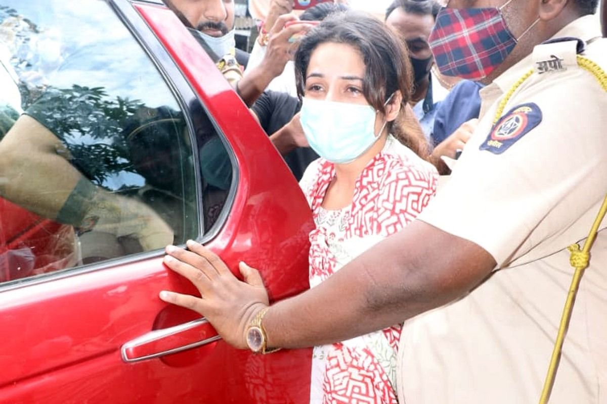 Sidharth Shukla Last Rites LIVE UPDATES: Shehnaaz Gill Reaches Oshiwara Crematorium to Pay Her Last Respects