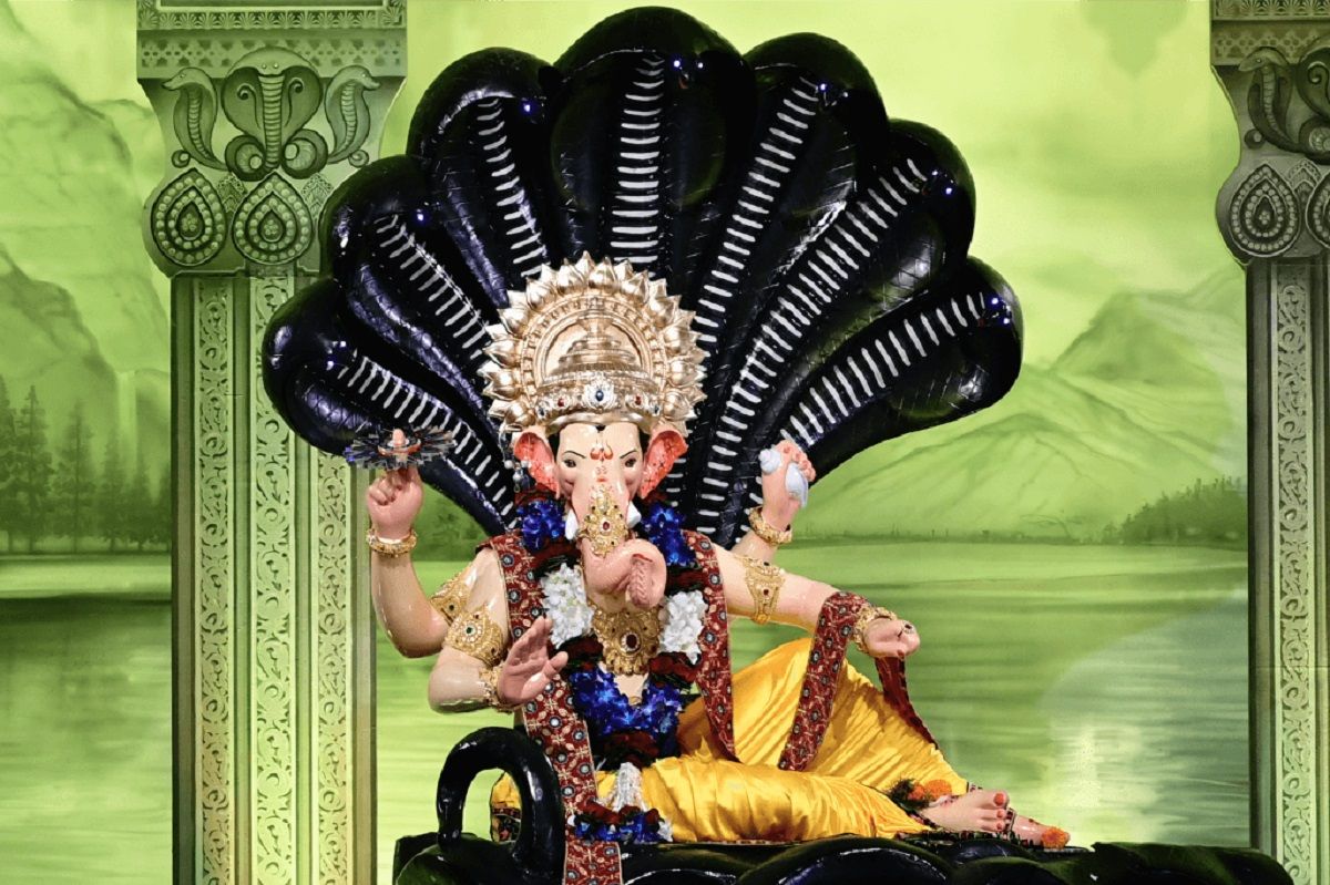 Lalbaugcha Raja 2021: Get Virtual Darshan of Lord Ganesh, Order Prasad  Online. Watch Live Here