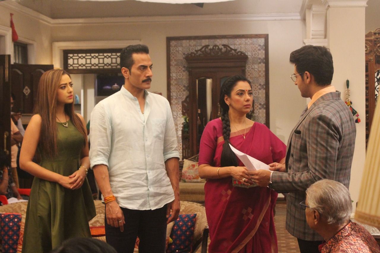 Anuj Kapadia Offers Business Partnership To Anupama (Picture Credits: Team Anupamaa)