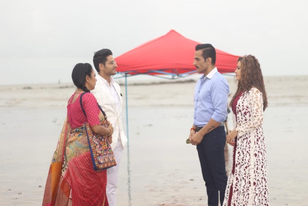Vanraj and Kavya pay a surprise visit to Anupama and Anuj