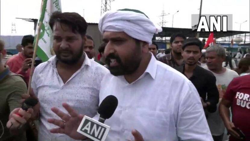 दिल्ली कांग्रेस अध्यक्ष अनिल चौधरी से किसानों ने कहा-उठिये, यहां से जाईए, हमारे बीच आपका क्या काम
