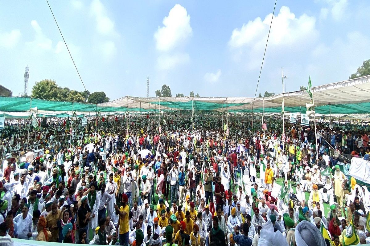 A sea of farmers at the Kisan Mahapanchayat in Muzaffarnagar. (Photo: Twitter/@Kisanektamorcha)