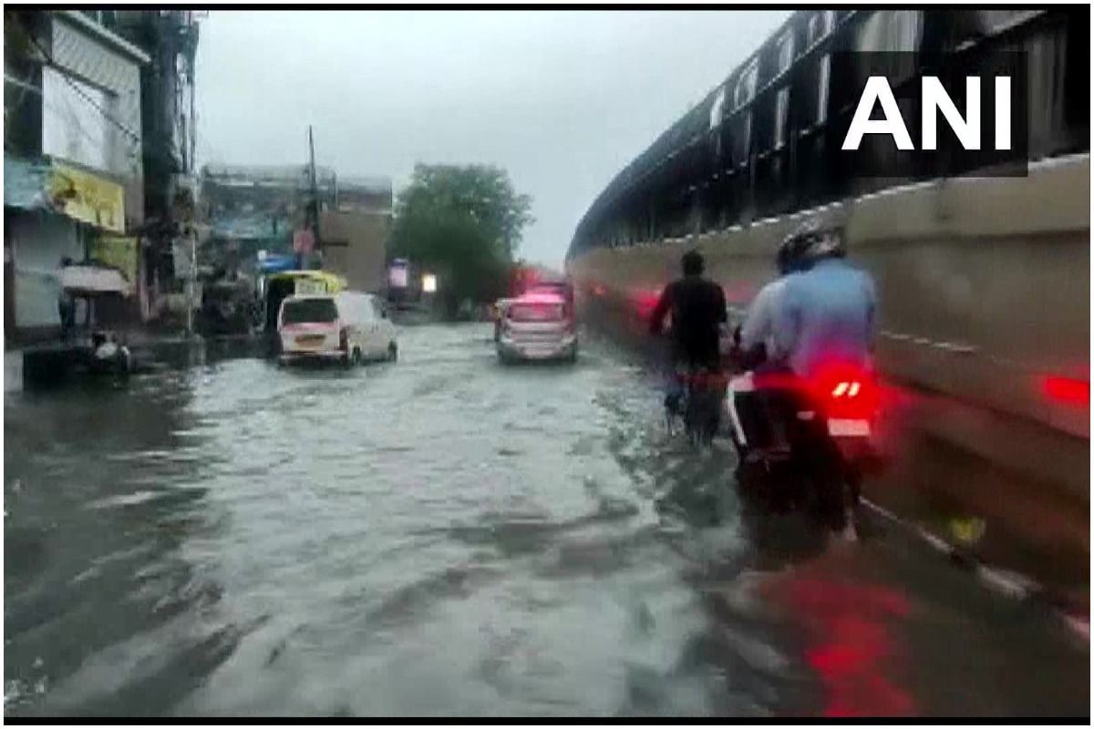 Delhi Rains: दिल्ली में भारी बारिश से कई इलाकों में जलभराव, 19 वर्ष बाद ...