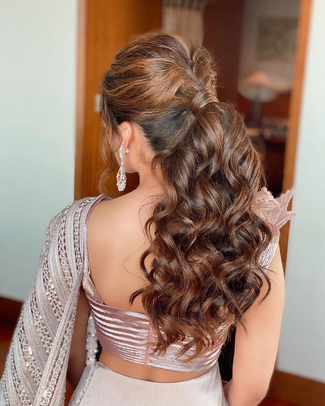 Karwa Chauth 2021 Hairstyle Ideas: करवा चौथ पर रेगुलर नहीं, इस बार ट्राई करें ये खूबसूरत हेयरस्टाइल Karwa Chauth 2021 Hairstyle Ideas: करवा चौथ पर रेगुलर नहीं, इस बार ट्राई करें ये खूबसूरत हेयरस्टाइल