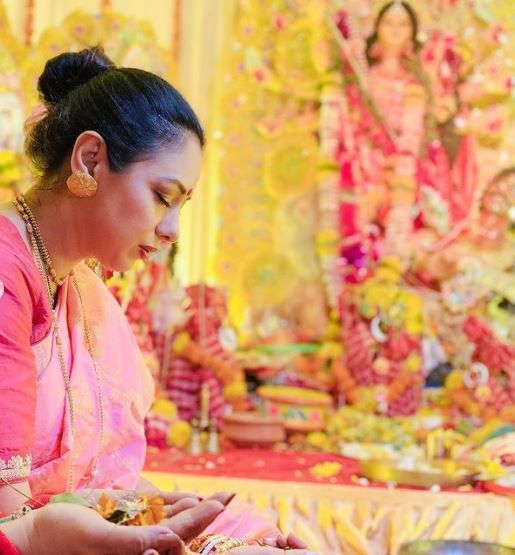 रूपाली गांगुली ने दुर्गा पूजा पंडाल 2021 की तस्वीरें शेयर कीं फोटो क्रेडिट: Instagram/@ rupaliganguly