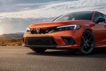 The new Honda Civic Si features a redesigned front bumper.