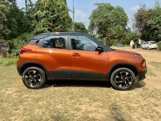 The Tata Punch sits on 16-inch diamond-cut alloy wheels.