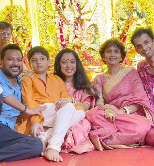 रूपाली गांगुली ने दुर्गा पूजा पंडाल 2021 की तस्वीरें शेयर कीं फोटो क्रेडिट: Instagram/@ rupaliganguly