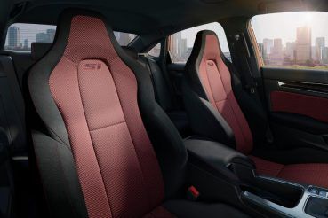 The exclusive sport seats in the new Honda Civic Si.