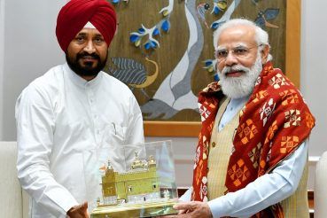 पीएम मोदी से मिले पंजाब सीएम चरणजीत सिंह चन्नी, भारत-पाकिस्तान कॉरिडोर सहित  इन मुद्दों पर की चर्चा - Chief minister of punjab charanjit singh channi  called on prime ...