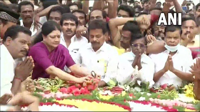 Former AIADMK leader VK Sasikala pays floral tribute to former Tamil Nadu Chief Minister J Jayalalithaa at her memorial at Marina Beach, Chennai.