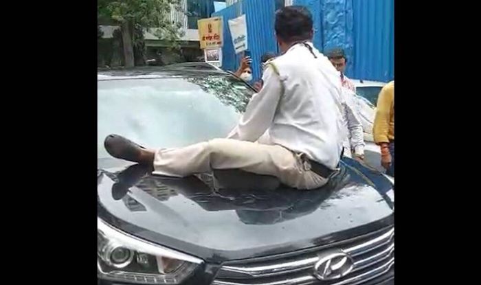 Video Man Drags Mumbai Traffic Cop On Car Bonnet For 1 Km To Evade Fine Booked 2430