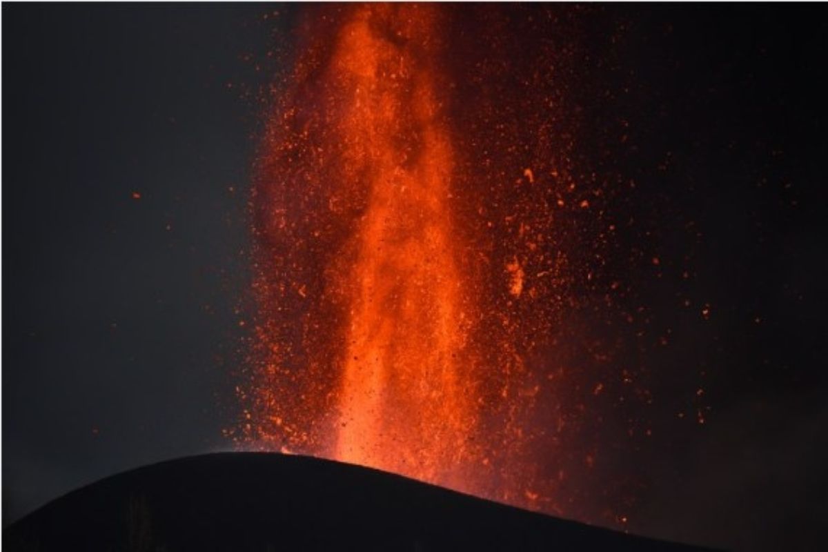 300-more-residents-evacuated-amid-volcano-eruption-on-spanish-island