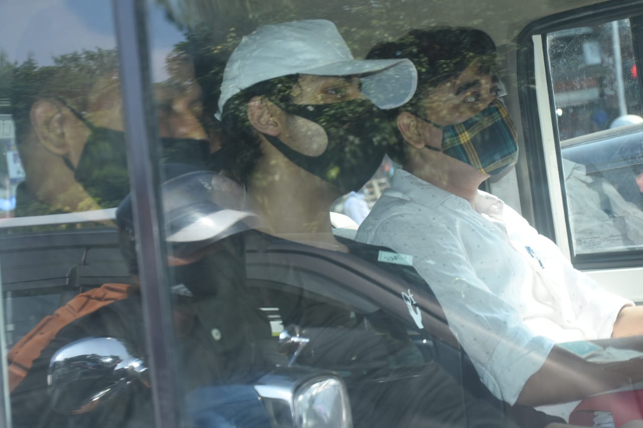 Aryan Khan Taken To Court For Hearing (Picture Credits: Viral Bhayani)