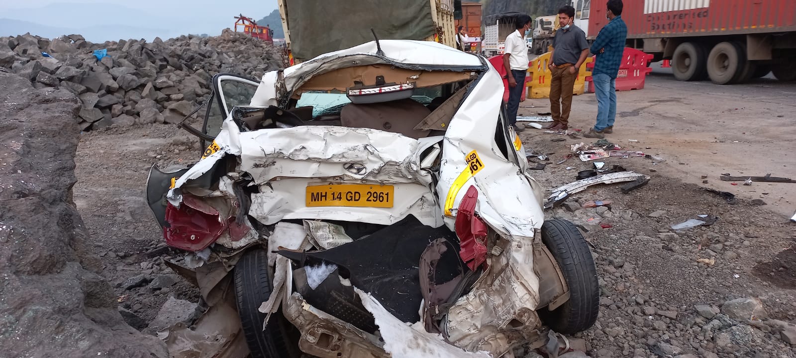 Maharashtra 3 Died 6 Injured in Road Mishap on Pune Mumbai Expressway