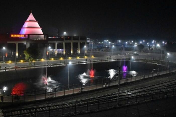Indian Railways Update: प्रयागराज और आगरा रेलवे स्टेशनों पर जल्द मिलेंगी कई विश्व स्तरीय सुविधाएं, जानें अपडेट