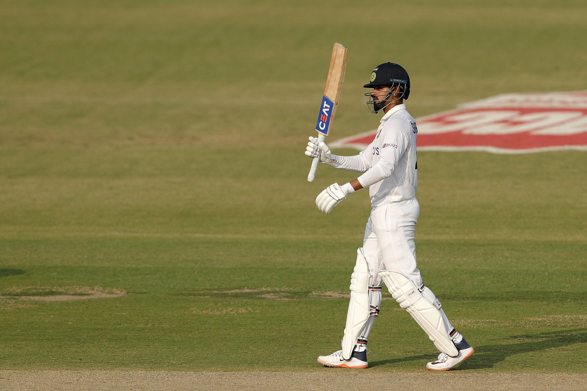 टेस्ट शतक जड़ श्रेयस अय्यर ने पूरी की कोच प्रवीण आमरे की ये शर्त, भारतीय बल्लेबाज ने बताया पूरा किस्सा