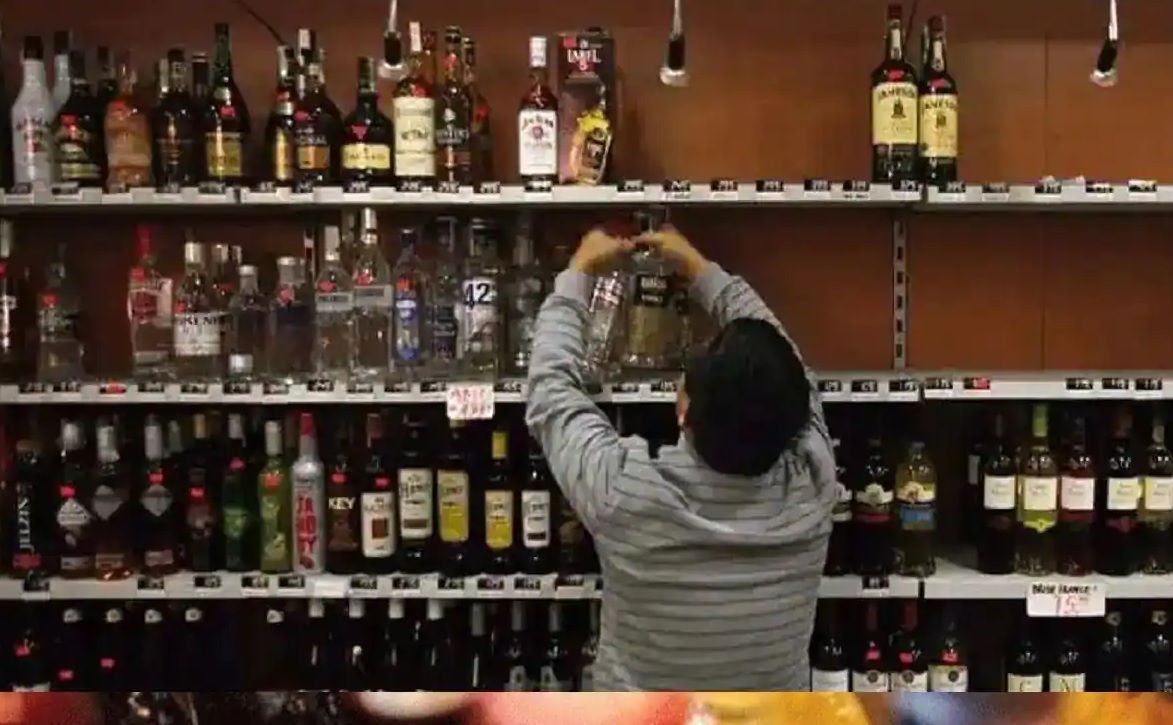 No Vaccine, No alcohol: This Madhya Pradesh District Allows Fully Vaccinated People to Purchase Liquor