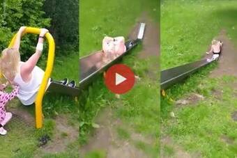 Funny Video: बच्चे के साथ मस्ती कर रही थी महिला, पर हो गया कुछ ऐसा पेट  पकड़कर हंसेंगे | देखिए ये वीडियो