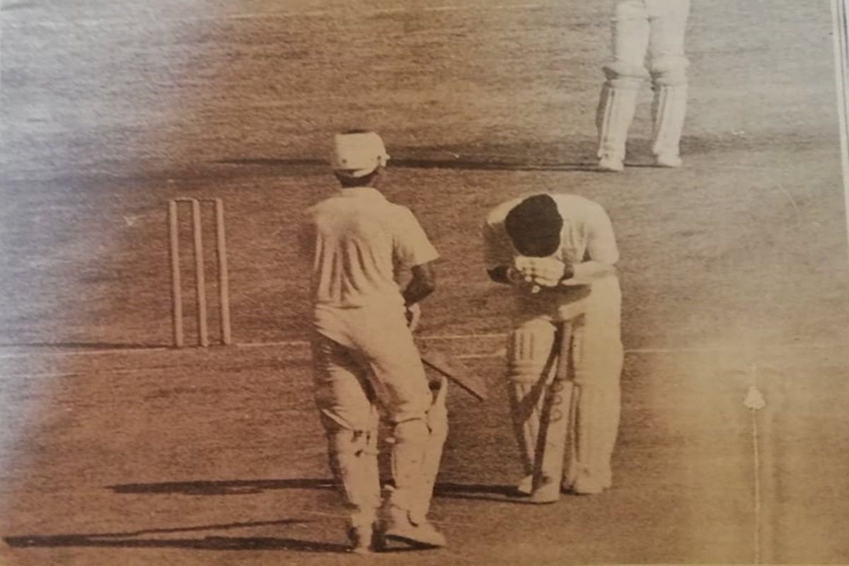 When Sunil Gavaskar Took a Bow Mid Pitch After Being Left Awestruck by Krishnamachari Srikkanth | Unseen Picture