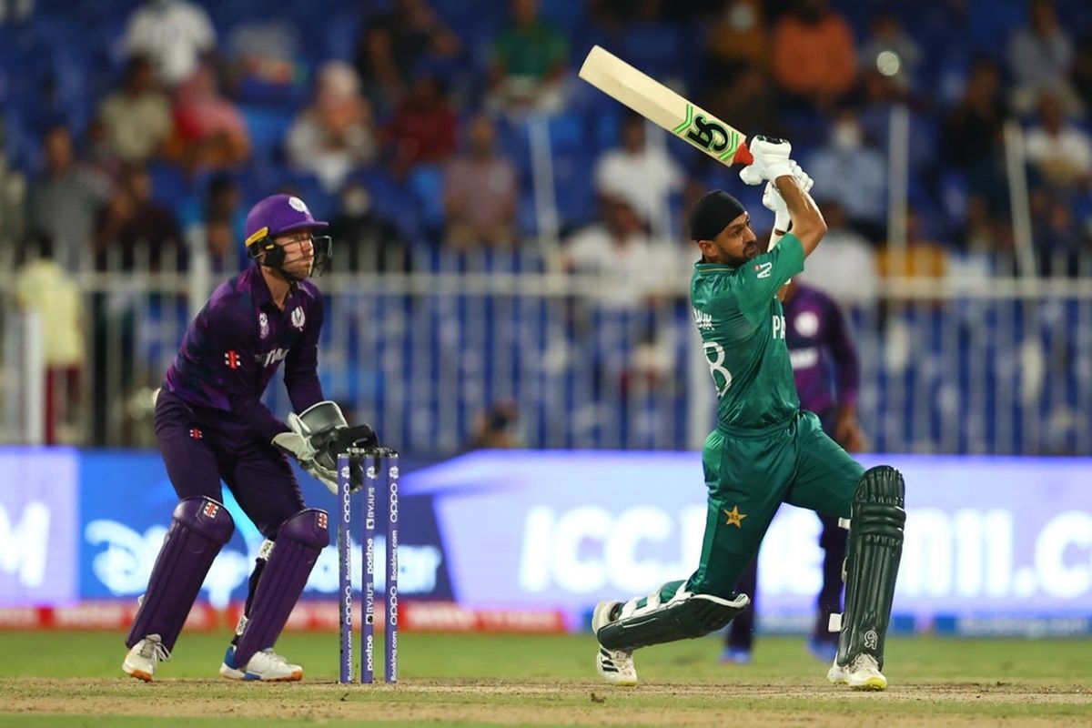 Shoaib Malik Sizzles in Pakistan 72-Run Win, to Face Australia in Semifinals  - newscontinue