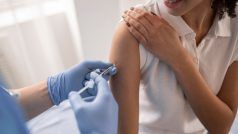 अब तक 120 करोड़ से ज्यादा लोगों को लगा कोरोना का टीका, राज्यों के पास 22 करोड़ से ज्यादा वैक्सीन का है बैकअप