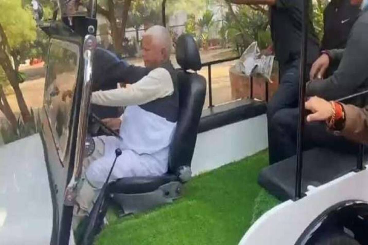 Lalu Yadav Back in Drivers Seat, Takes His First Jeep For a Spin on Streets  of Patna | Watch