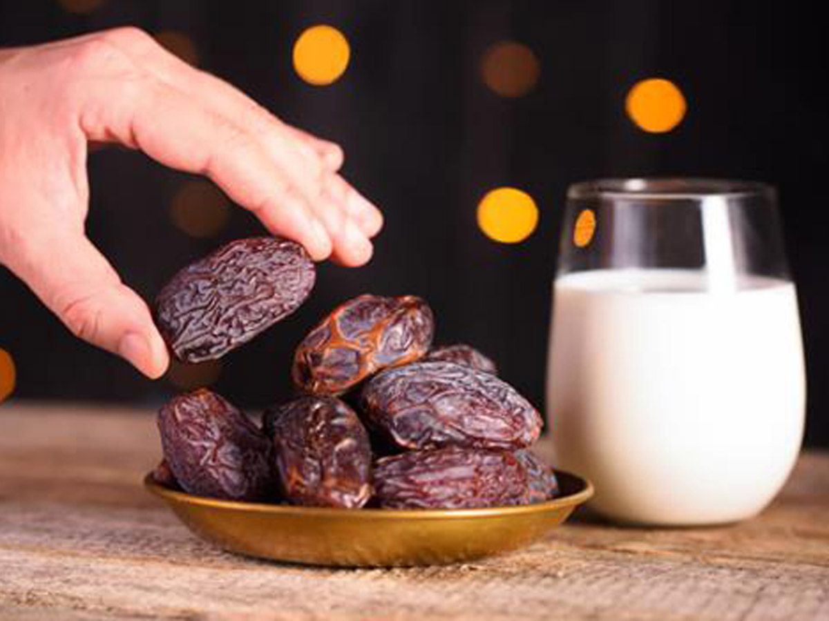 Can We Eat Dates With Milk At Night