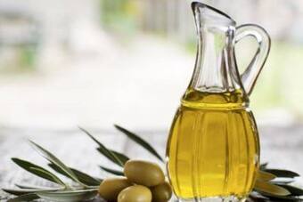 Hair Care Tips: बालों पर ऑलिव ऑयल का इन 3 तरीकों से करें इस्तेमाल, जानें इसके फायदे Hair Care Tips: बालों पर ऑलिव ऑयल का इन 3 तरीकों से करें इस्तेमाल, जानें इसके फायदे